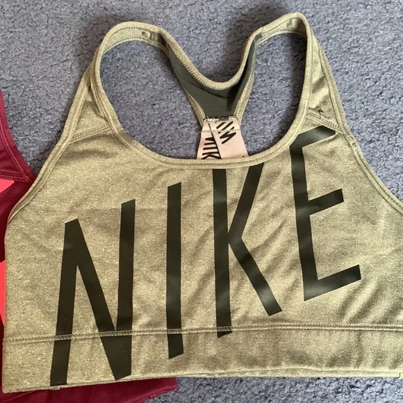 2 Nike sports bras - Picture 3 of 7